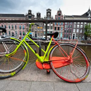 Fiets tegen brug in Amsterdam